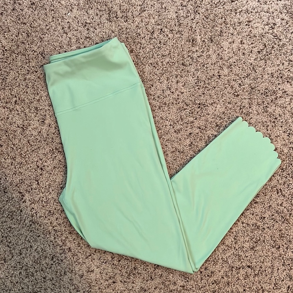 Mint Green 3/4 leggings Womens Size Large